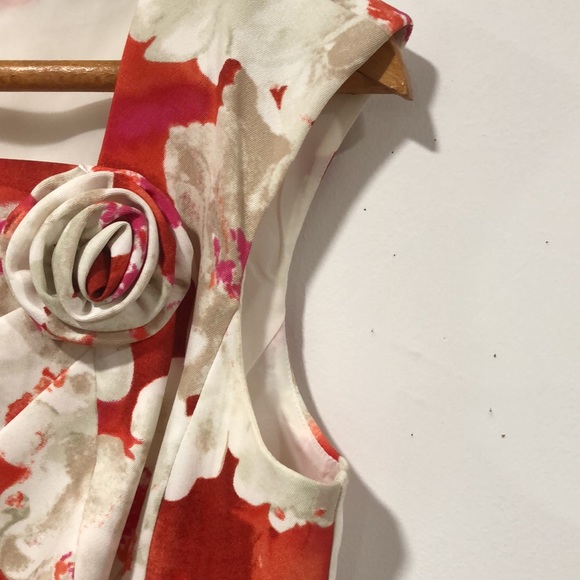 Designer cut-out label dress w/ lovely flower 🌺 - Picture 4 of 7